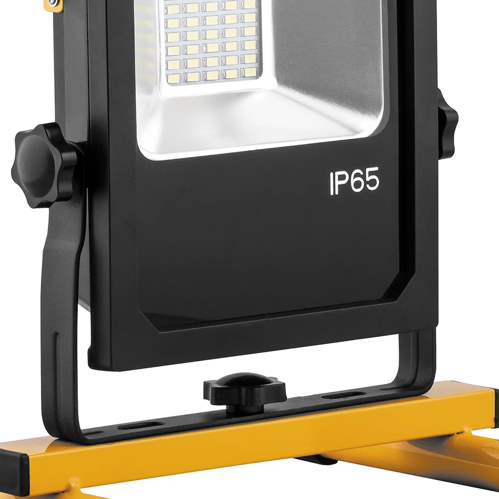 FERON Светодиодный прожектор LL-912 переносной с зарядным устройством IP65 20W 6400K артикул 32088 FERON Светодиодный прожектор LL-912 переносной с зарядным устройством IP65 20W 6400K артикул 32088