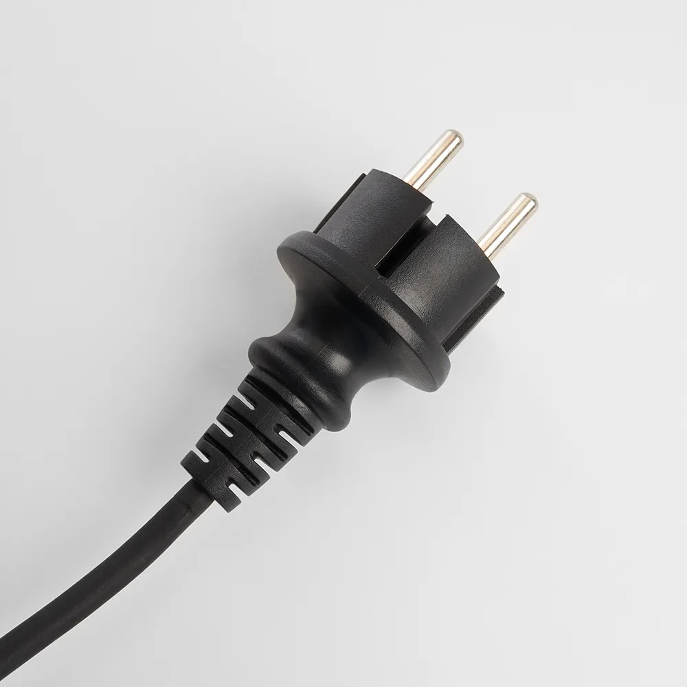 FERON Светодиодная гирлянда CL32 линейная 20 м +3м 230V мультиколор, c питанием от сети, черный шнур FERON Светодиодная гирлянда CL32 линейная 20 м +3м 230V мультиколор, c питанием от сети, черный шнур