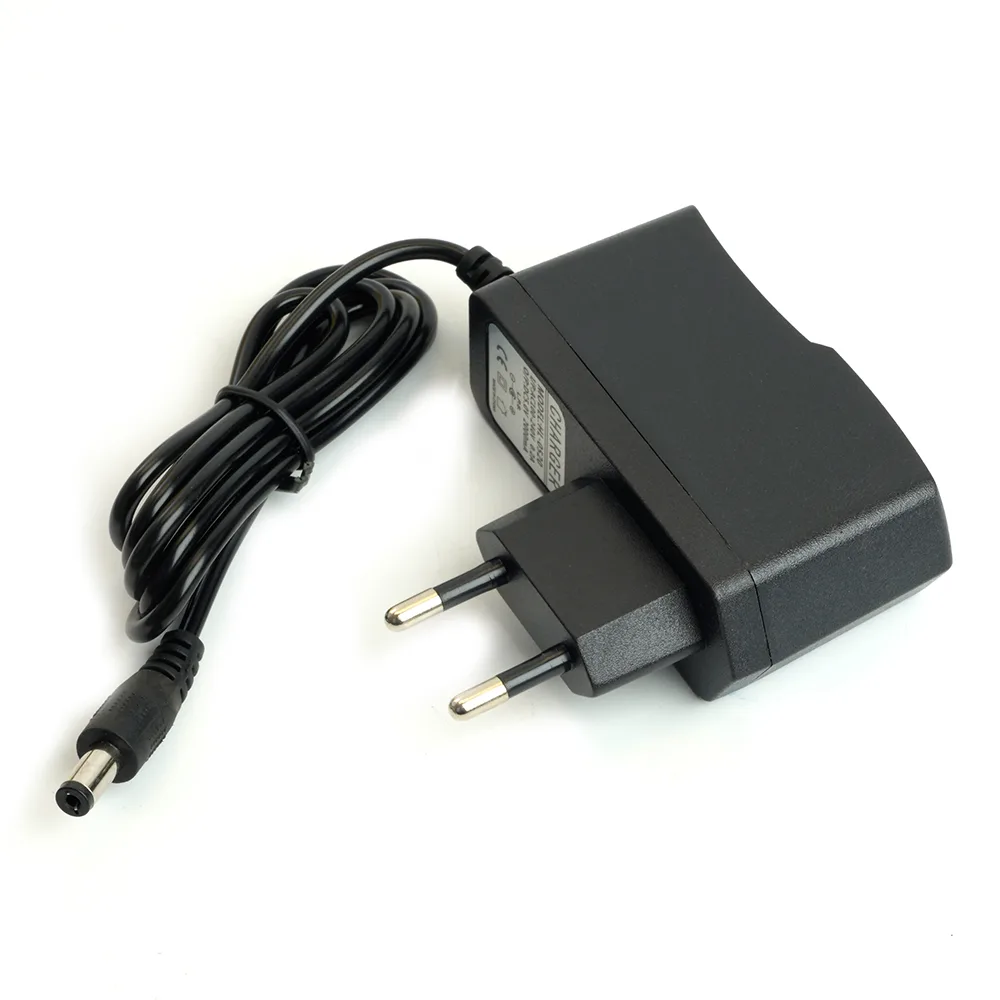 FERON Светодиодный прожектор LL-950 переносной с зарядным устройством IP66 30W 6400K артикул 48675 FERON Светодиодный прожектор LL-950 переносной с зарядным устройством IP66 30W 6400K артикул 48675