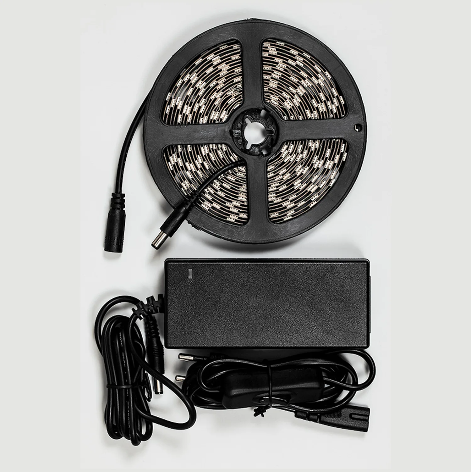 FERON Светодиодная LED лента LS606, 60SMD(5050)/m 14.4W/m 12V 5m RGB c адаптером с вилкой, контроллером с пультом в комплекте Артикул 27706 FERON Светодиодная LED лента LS606, 60SMD(5050)/m 14.4W/m 12V 5m RGB c адаптером с вилкой, контроллером с пультом в комплекте Артикул 27706