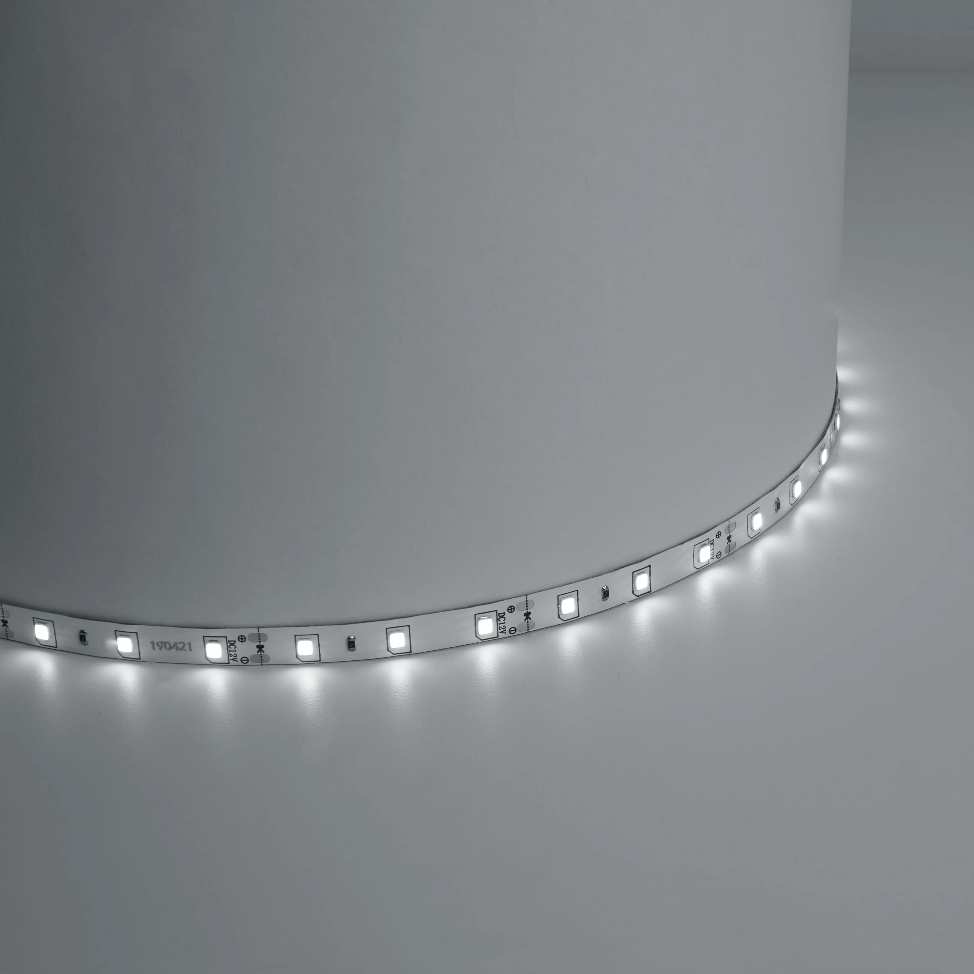 FERON Светодиодная LED лента LS603, 60SMD(2835)/m 4.8W/m 12V 5m 4000К Артикул 41446 FERON Светодиодная LED лента LS603, 60SMD(2835)/m 4.8W/m 12V 5m 4000К Артикул 41446
