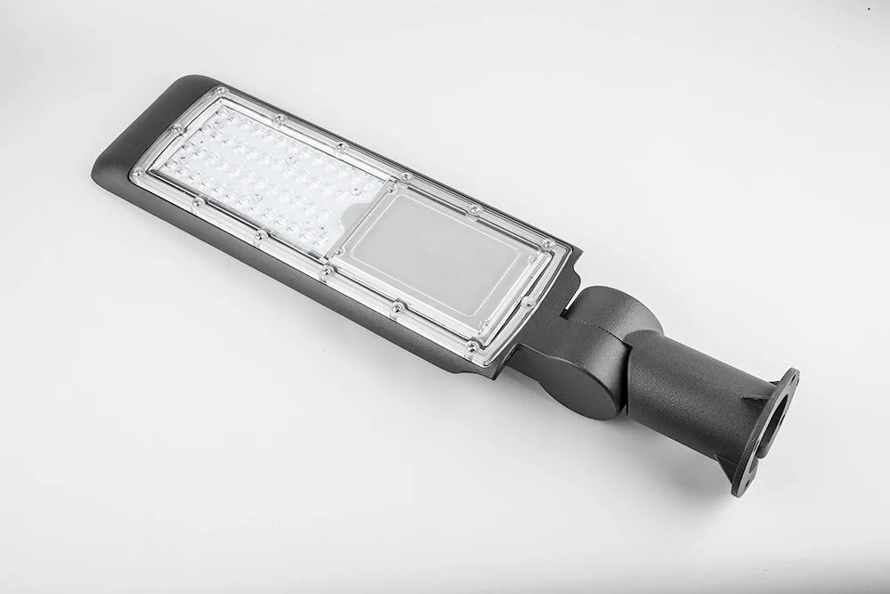 FERON Светодиодный уличный консольный светильник SP2820 100W 6400K 85-265V/50Hz, черный 32253 FERON Светодиодный уличный консольный светильник SP2820 100W 6400K 85-265V/50Hz, черный 32253