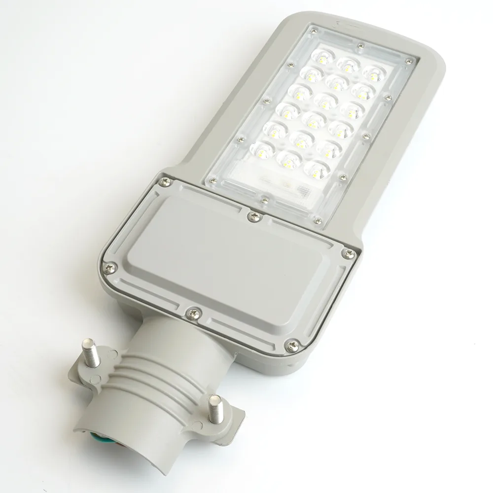 FERON Светодиодный уличный консольный светильник SP3040 30W 5000K 230V, серый 41547 FERON Светодиодный уличный консольный светильник SP3040 30W 5000K 230V, серый 41547