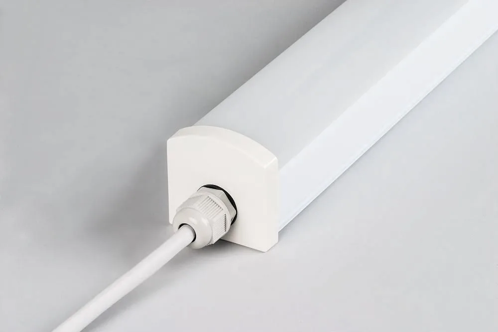 FERON Светодиодный светильник 240LEDs 4000K 36W в пластиковом корпусе IP65, AL5051 FERON Светодиодный светильник 240LEDs 4000K 36W в пластиковом корпусе IP65, AL5051
