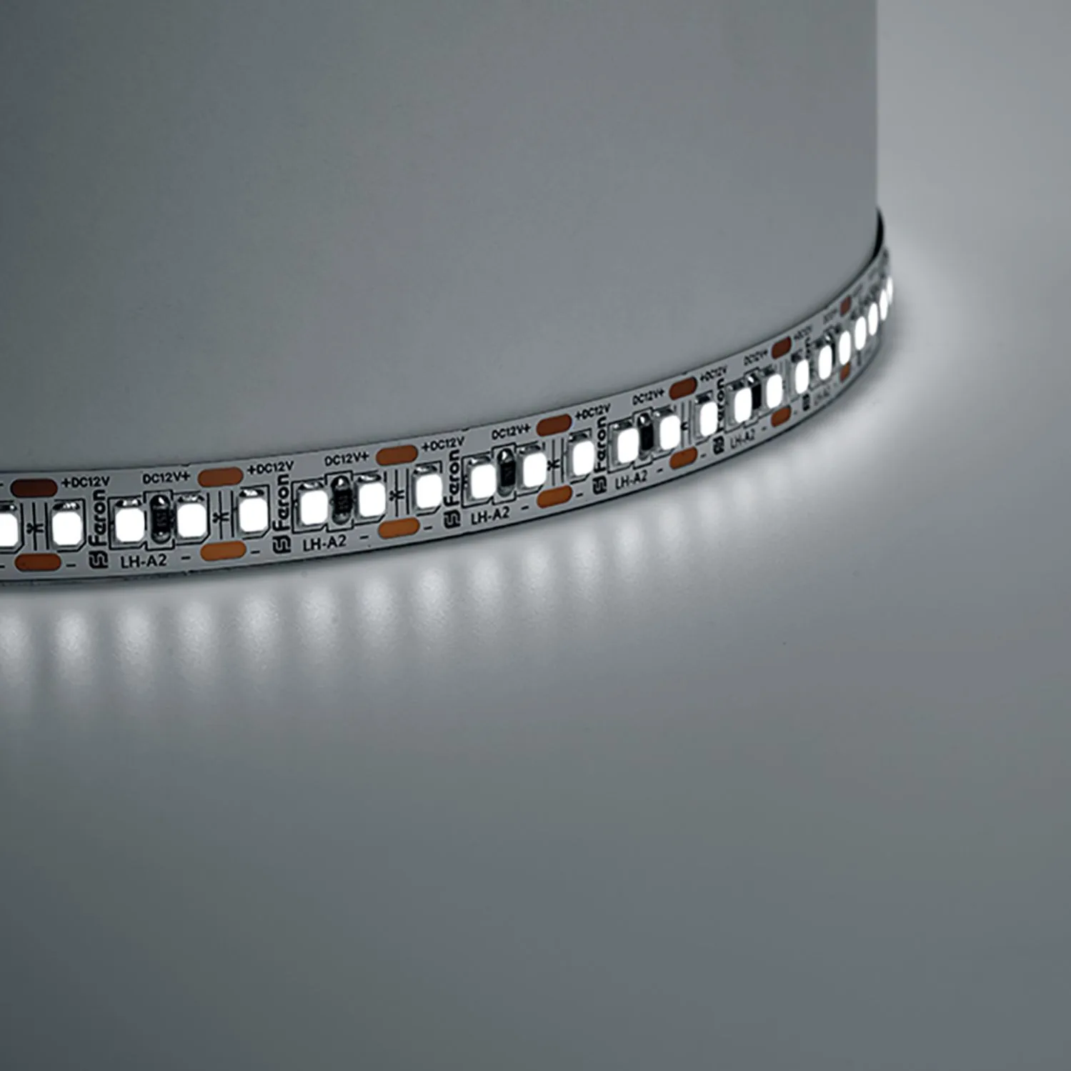 FERON Светодиодная LED лента LS616, 180SMD(2835)/m 17W/m 12V 5m 6500К Артикул 41280 FERON Светодиодная LED лента LS616, 180SMD(2835)/m 17W/m 12V 5m 6500К Артикул 41280